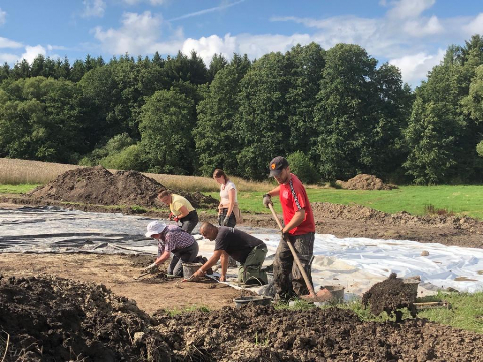 Die Archäologen während ihrer täglichen Arbeit - nicht immer einfach
