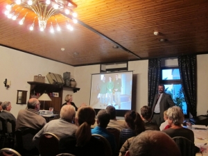 Dr. Marcus Reuter während des Vortrags