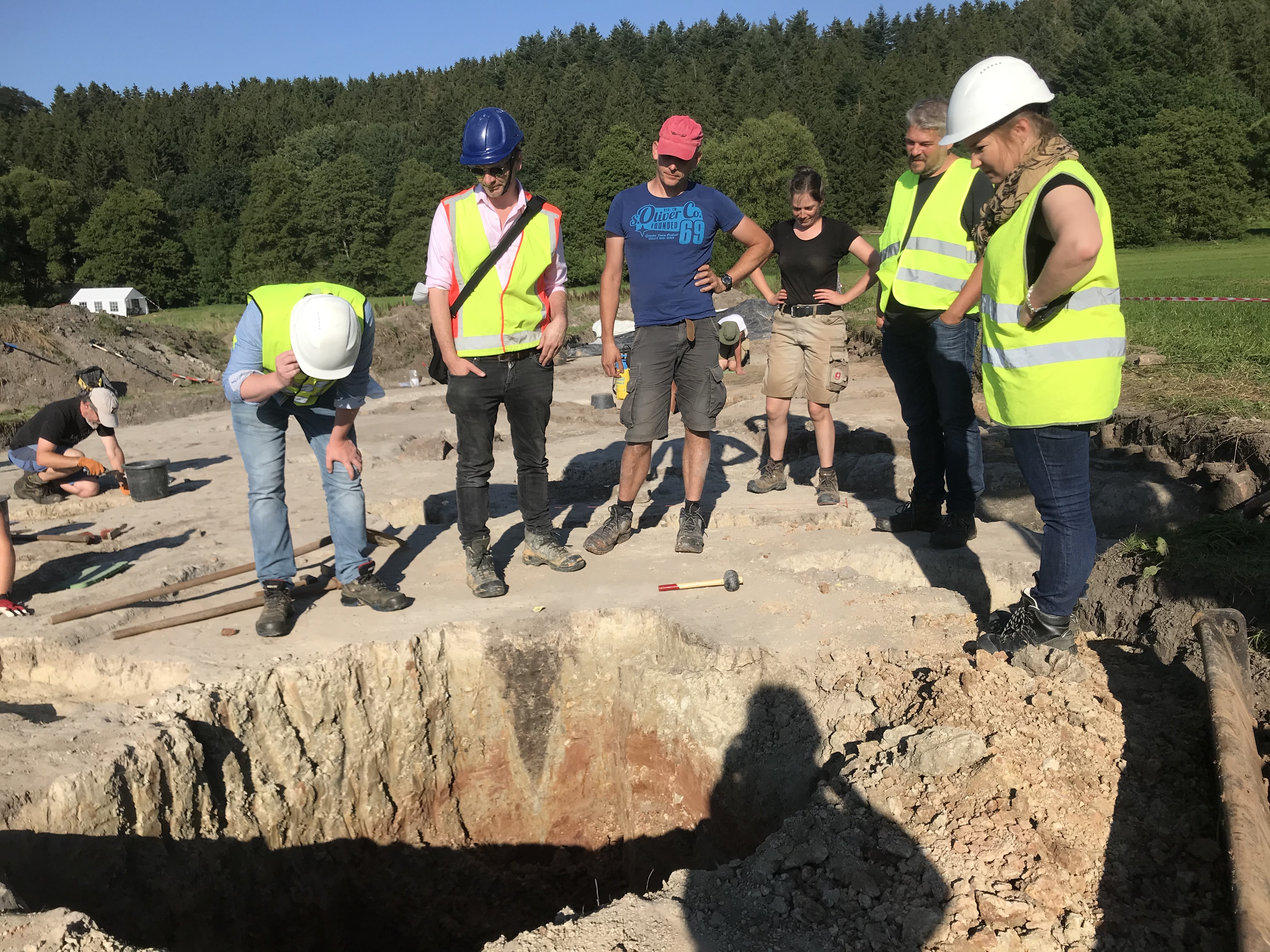Besuch der Landesarchäologie während der Grabung 2021