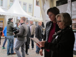 Ministerpräsidentin Malu Dreyer am Infostand