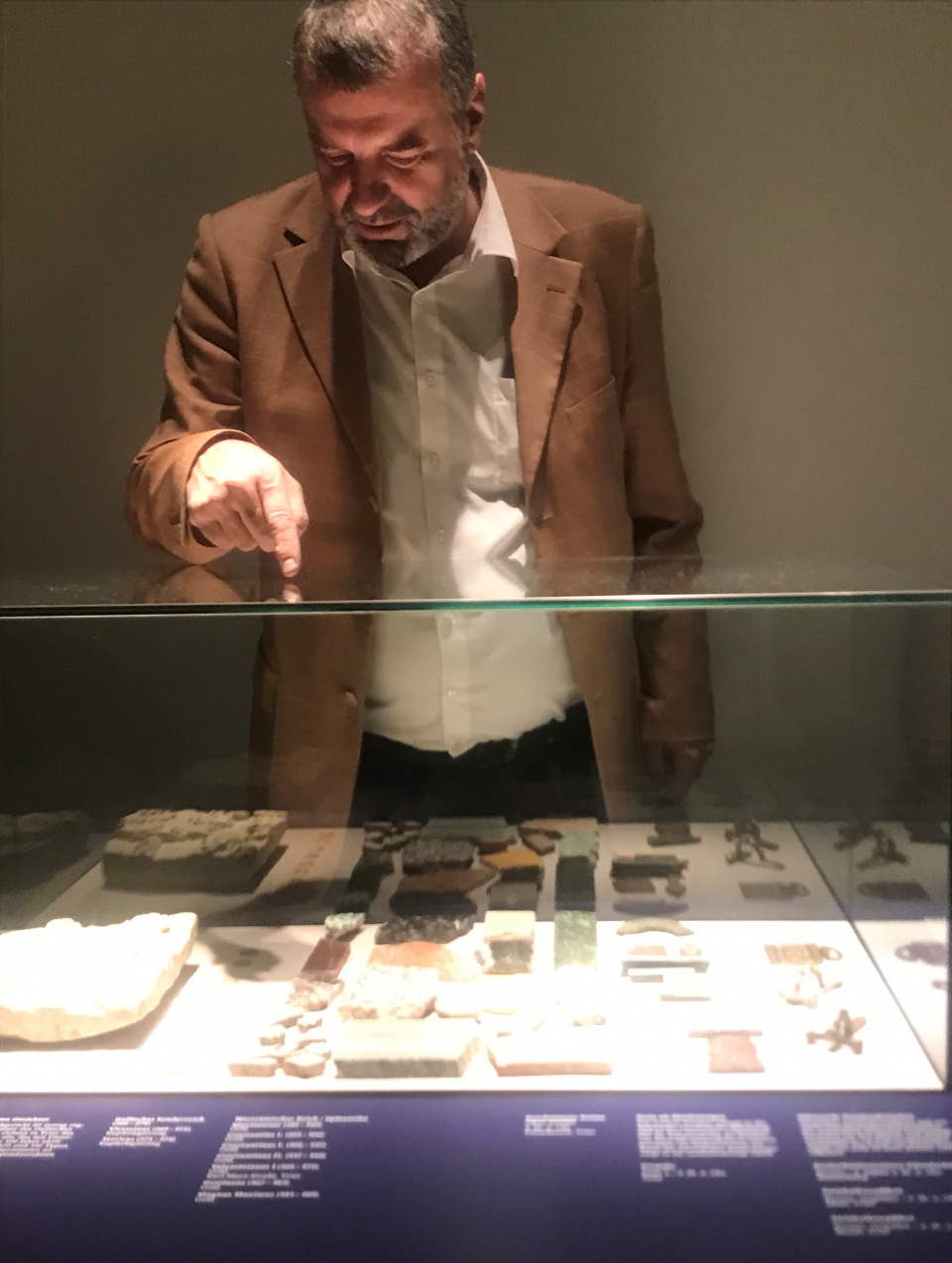 Dr. Marcus Reuter - über 40 Steinsorten aus Steinbrüchen in der Türkei, Griechenland, Ägypten, Tunesien, Italien, Frankreich, Belgien und Deutschland wurden im antiken Trier verarbeitet